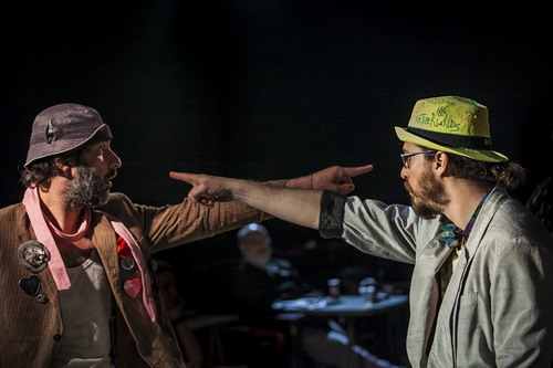 perimenontas ton gkonto 4