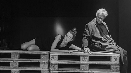 06 O Ouranos pano apo tin poli