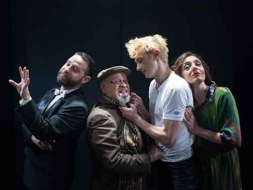 DIASKEDAZONTAS ME TON KYRIO SLOANE NEW PHOTO 3