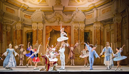 04.ORAIAKOIMOMENH ON ICE