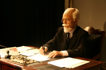 ELEY8ERIOS BENIZELOS GIANNHS MORTZOS 3