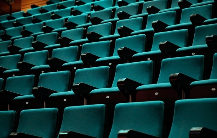 ΙΜΚ / ΕΚΠΑΙΔΕΥΟΝΤΑΣ ΤΟΥΣ ΑΥΡΙΑΝΟΥΣ ΘΕΑΤΕΣ