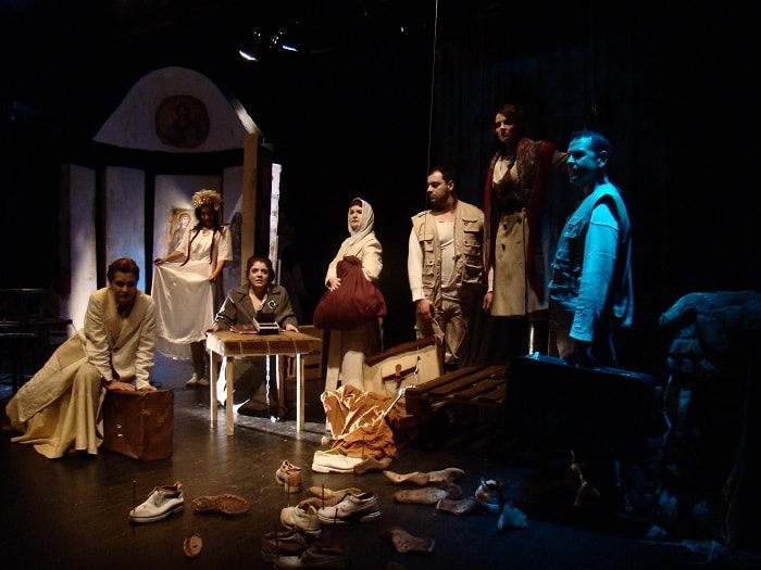 ΘΕΑΤΡΟ ΤΟΠΟΣ ΑΛΛΟύ | ΤΕΛΕΥΤΑΙΕΣ ΠΑΡΑΣΤΑΣΕΙΣ | ΔΡΟΜΟΙ ΤΟΥ ΧΙΟΝΙΟΥ | ΠΕΡΙΟΔΕΙΑ ΣΤΗΝ ΕΥΡΩΠΗ