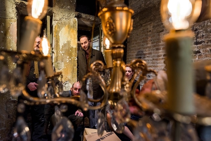 “ΒΙΟΤΕΧΝΙΑ ΥΑΛΙΚΩΝ” ΣΤΟ ΘΕΑΤΡΟ ΦΟΥΡΝΟΣ ΜΕΧΡΙ 19 ΑΠΡΙΛΙΟΥ