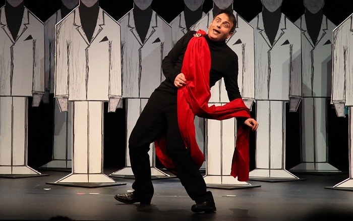 Είδαμε την παράσταση ‘Τα ραδίκια ανάποδα’ στο Δημοτικό Θέατρο Ηλιούπολης ‘Δημήτρης Κιντής’