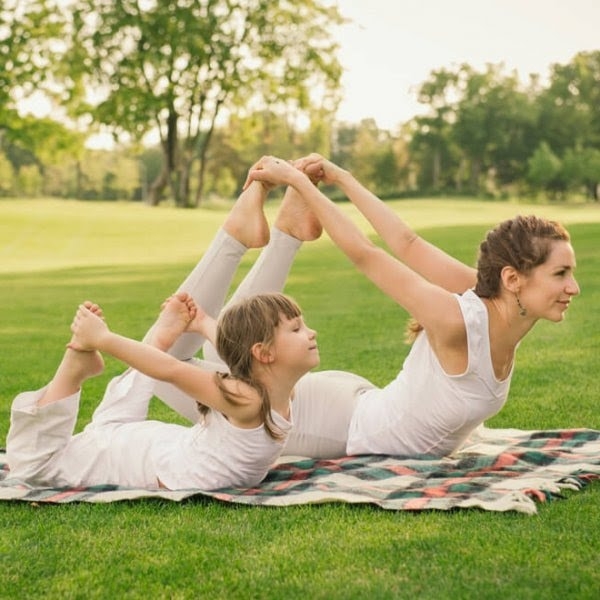 Δωρεάν μάθημα γιόγκα για γονείς και παιδιά στην πλατεία Χαλανδρίου