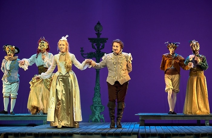 Είδαμε την παράσταση ‘Ερωτευμένος Σαίξπηρ’ στο Θέατρον – Ελληνικός Κόσμος