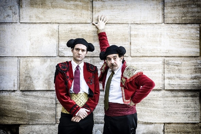 Είδαμε την παράσταση ‘Μισά Μισά’ στο θέατρο Γκλόρια Μικρό