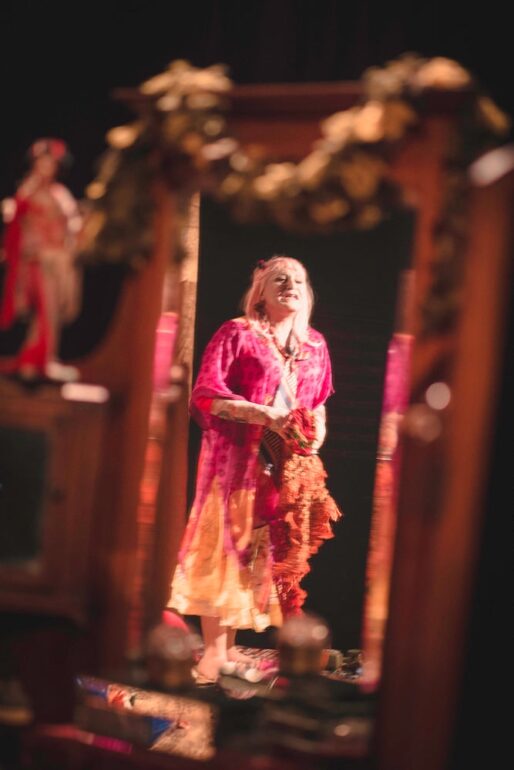 Είδαμε την παράσταση ‘Όταν κρεμάσουν τις όμορφες’ στο θέατρο Αλκμήνη