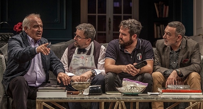 Είδαμε την παράσταση ‘Δείπνο Ηλιθίων’ στο Θέατρο Κάππα