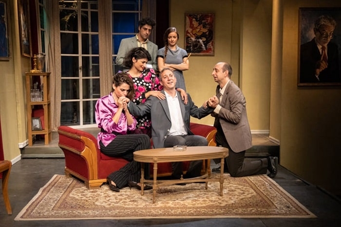 Είδαμε την παράσταση ‘Δάχτυλο στο Μέλι’ στο θέατρο Eliart