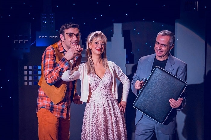 Είδαμε την παράσταση ‘Το όνειρο της διπλανής πόρτας’ στο θέατρο Αλκμήνη