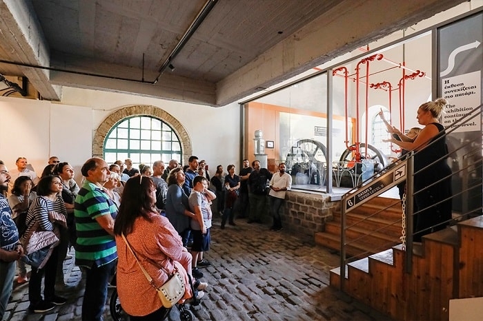 ΒΜΦ | Ξενάγηση στη νοηματική «Ακούμε με τα μάτια το Μουσείο»