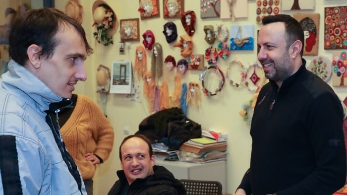 Ο Τάσος Τρύφωνος επισκέφθηκε τον Σύνδεσμο Προστασίας για Παιδιά και Αμέα