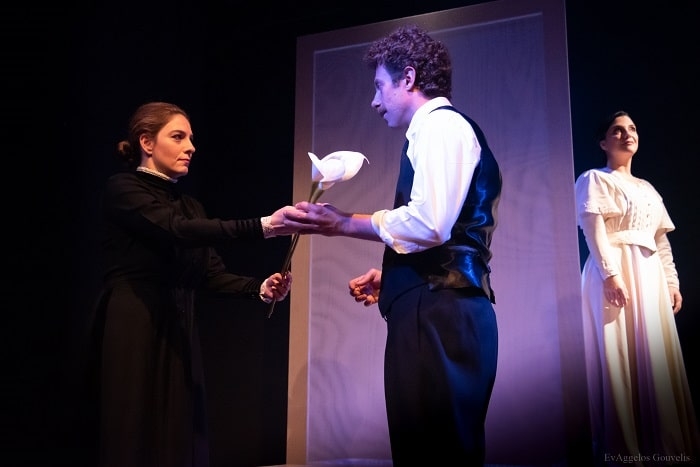 Είδαμε την παράσταση ‘Το τελευταίο όνειρο της Έμιλυ Ντίκινσον’ στο θέατρο 104