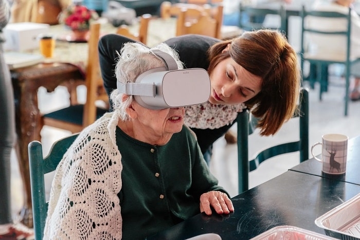 H EIKONIKH ΠΡΑΓΜΑΤΙΚΟΤΗΤΑ ΣΤΑ ΓΗΡΟΚΟΜΕΙΑ ΑΠΟ ΤΟ ΜΟΥΣΕΙΟ ΚΥΚΛΑΔΙΚΗΣ ΤΕΧΝΗΣ ΚΑΙ ΤΗΝ SEVENELEVEN