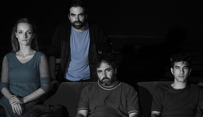 Είδαμε την παράσταση ‘Χαρτοπόλεμος’ στο Γκλόρια Μικρό