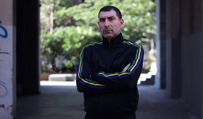 “Η ΜΠΑΛΑΝΤΑ ΤΗΣ ΤΡΥΠΙΑΣ ΚΑΡΔΙΑΣ”, ΓΙΑΝΝΗΣ ΟΙΚΟΝΟΜΙΔΗΣ -ΑΠΟ 5/3, ΚΙΝΗΜΑΤΟΓΡΑΦΟΣ “ΑΣΤΥ”