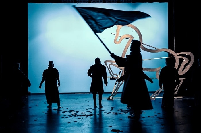 Είδαμε την παράσταση ‘Πόλεμος και Ειρήνη’ στο Δημοτικό Θέατρο Πειραιά