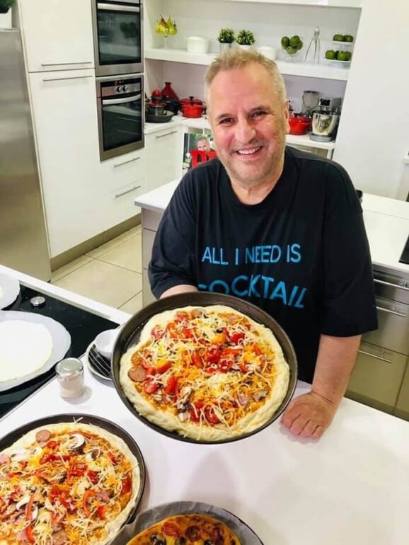 Ο αγαπημένος Chef Βαγγέλης Δρίσκας έφτιαξε πίτσα στον Συνδέσμο Προστασίας Παιδιών και Αμεα