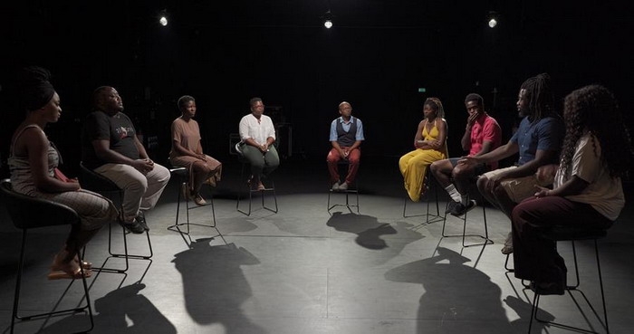 ΛΕΞΕΙΣ & ΣΚΕΨΕΙΣ: 9 ΑΦΡΟΕΛΛΗΝΕΣ ΣΥΖΗΤΟΥΝ: ΤΙ ΣΗΜΑΙΝΕΙ «ΔΕΝ ΜΠΟΡΩ ΝΑ ΑΝΑΠΝΕΥΣΩ» ΣΤΗΝ ΕΛΛΑΔΑ;