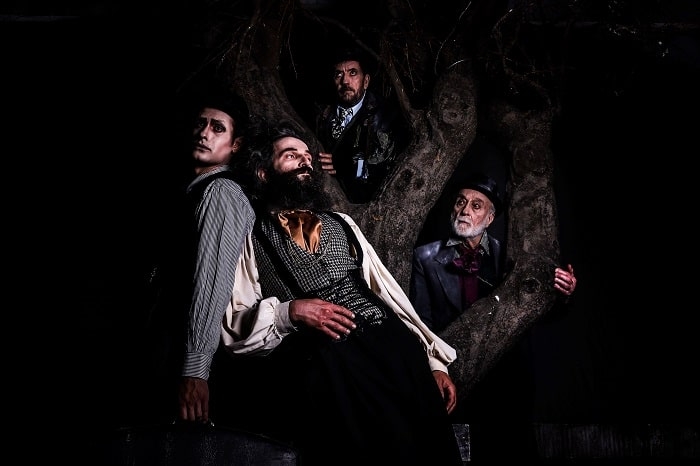 Είδαμε την avant premiere της παράστασης ‘Περιμένοντας τον Γκοντό’ στο Θέατρο Βράχων Βύρωνα