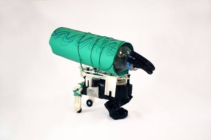 Ρομπότ δρόμου στον πεζόδρομο της Νικίου