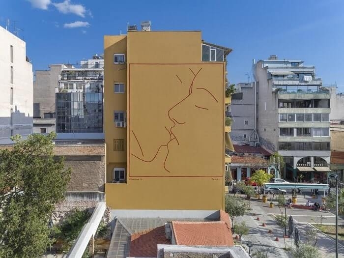 ΟnAthens – Έργα σύγχρονων Ελλήνων δημιουργών σε τοίχους, δρόμους και πλατείες από το Ίδρυμα Ωνάση | «Το φιλί» του Ηλία Παπαηλιάκη στην πλατεία Αυδή