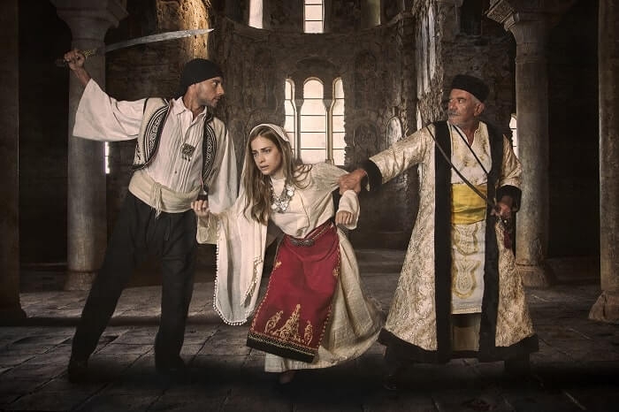 Είδαμε την παράσταση “Κάντω Τζαβέλλα – Δραγώι στα χρόνια της Επανάστασης” στο Δημοτικό Κηποθέατρο Νίκαιας