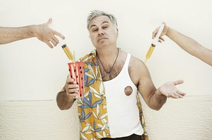 Είδαμε την stand-up παράσταση «Όλα Κουλά», με τον Χριστόφορο Ζαραλίκο, στο LUNAR SPACE