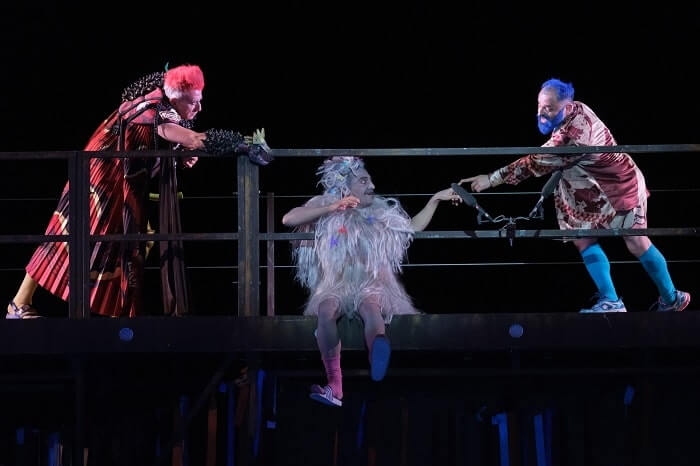 Είδαμε την παράσταση «Ιππείς» του Αριστοφάνη από το Εθνικό Θέατρο στο Σχολείον της Αθήνας «Ειρήνη Παπά»