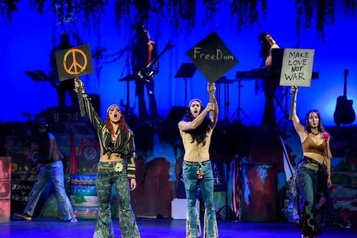 Είδαμε την παράσταση ‘Hair – The Musical’ στο θέατρο Ριάλτο – Αλέκος Αλεξανδράκης