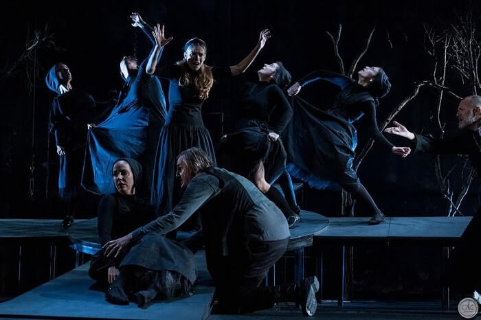 Είδαμε την παράσταση ‘Οι μάγισσες του Σάλεμ’ στο Θέατρο Δημήτρης Χορν