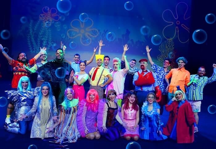 Είδαμε την παράσταση «ΜΠΟΜΠ ΣΦΟΥΓΓΑΡΑΚΗΣ The musical» στο Christmas Theater