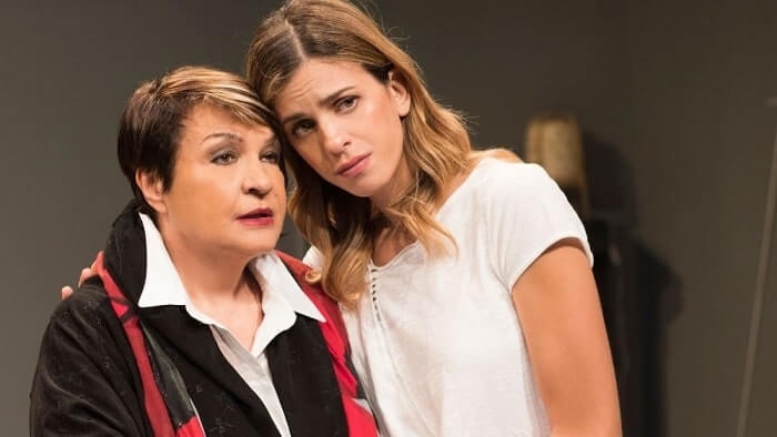 Είδαμε την παράσταση ‘Όποιος θέλει να χωρίσει… να σηκώσει το χέρι του!’ στο θέατρο Ήβη