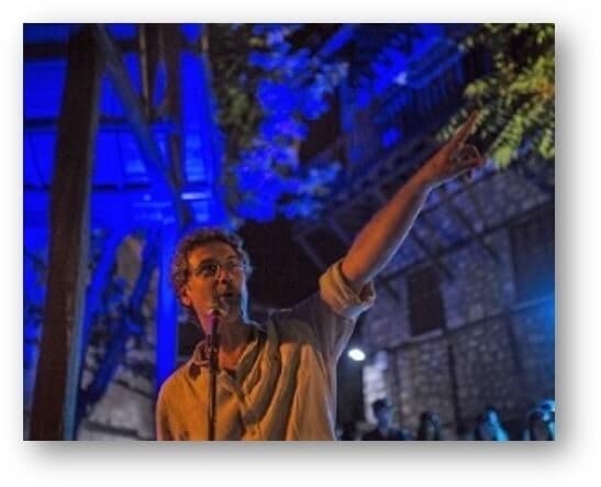 Bραδιά ανταλλαγής ιστοριών με τον Στέλιο Πελασγό και μια παρέα παραμυθάδων στο Myrtillo cafe