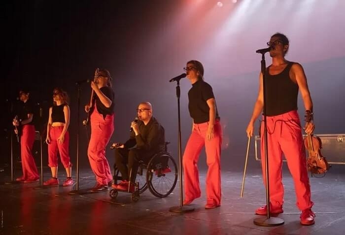 Είδαμε την παράσταση ‘Χορευτική Πανούκλα’ στο Σύγχρονο Θέατρο