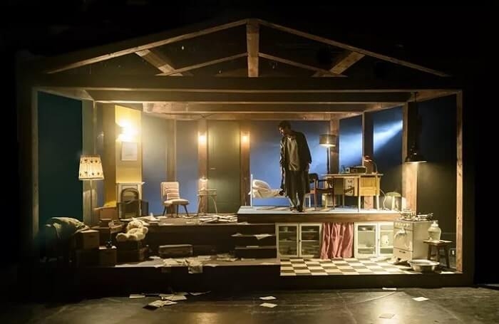 Είδαμε την παράσταση ‘Η μηχανή του Τούρινγκ’ στο Νέο Θέατρο Κατερίνας Βασιλάκου