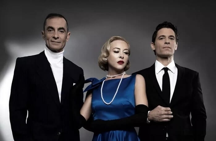 Είδαμε την παράσταση ‘Στο πέμπτο σκαλοπάτι’ στο θέατρο Αθηνά