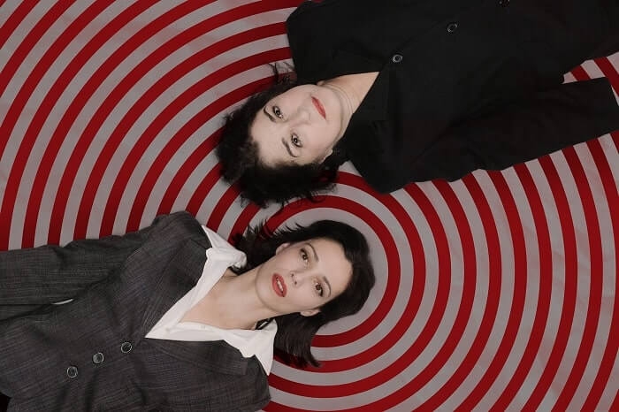 Είδαμε την παράσταση ‘Contractions – Όροι Συμβολαίου’ στο Μικρό Άνεσις