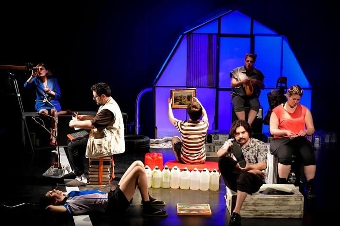 ‘Εμείς, οι ημιάνθρωποι του πουθενά’ (Philellines #21ος)  | Από Μηχανής Θέατρο