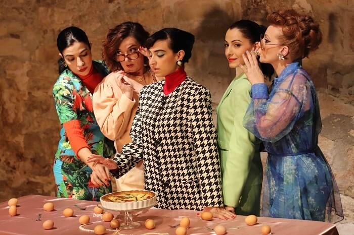 5 Lesbians eating a Quiche / 12 – 20 Μαΐου / Red Jasper