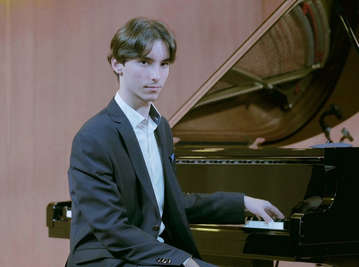 Ρεσιτάλ πιάνου Βασίλης Καρατζάνος | Σειρά συναυλιών”Οι Νέοι για τους Νέους”
