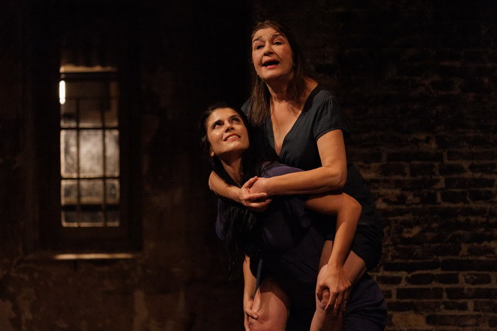 Παράταση Παραστάσεων έως 25/02/24 | “Ο πόλεμος δεν έχει πρόσωπο γυναίκας” | Θέατρο “Φούρνος”