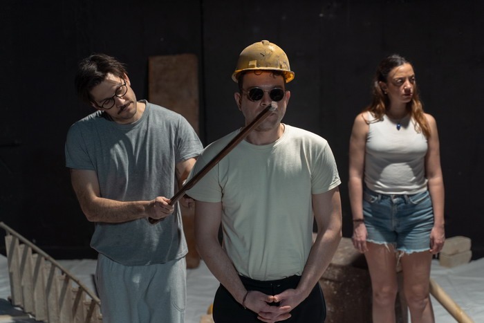 «Optansia & Guerrilla»: Ο Γιώργος Δάμπασης διασκευάζει και σκηνοθετεί Καμπανέλλη